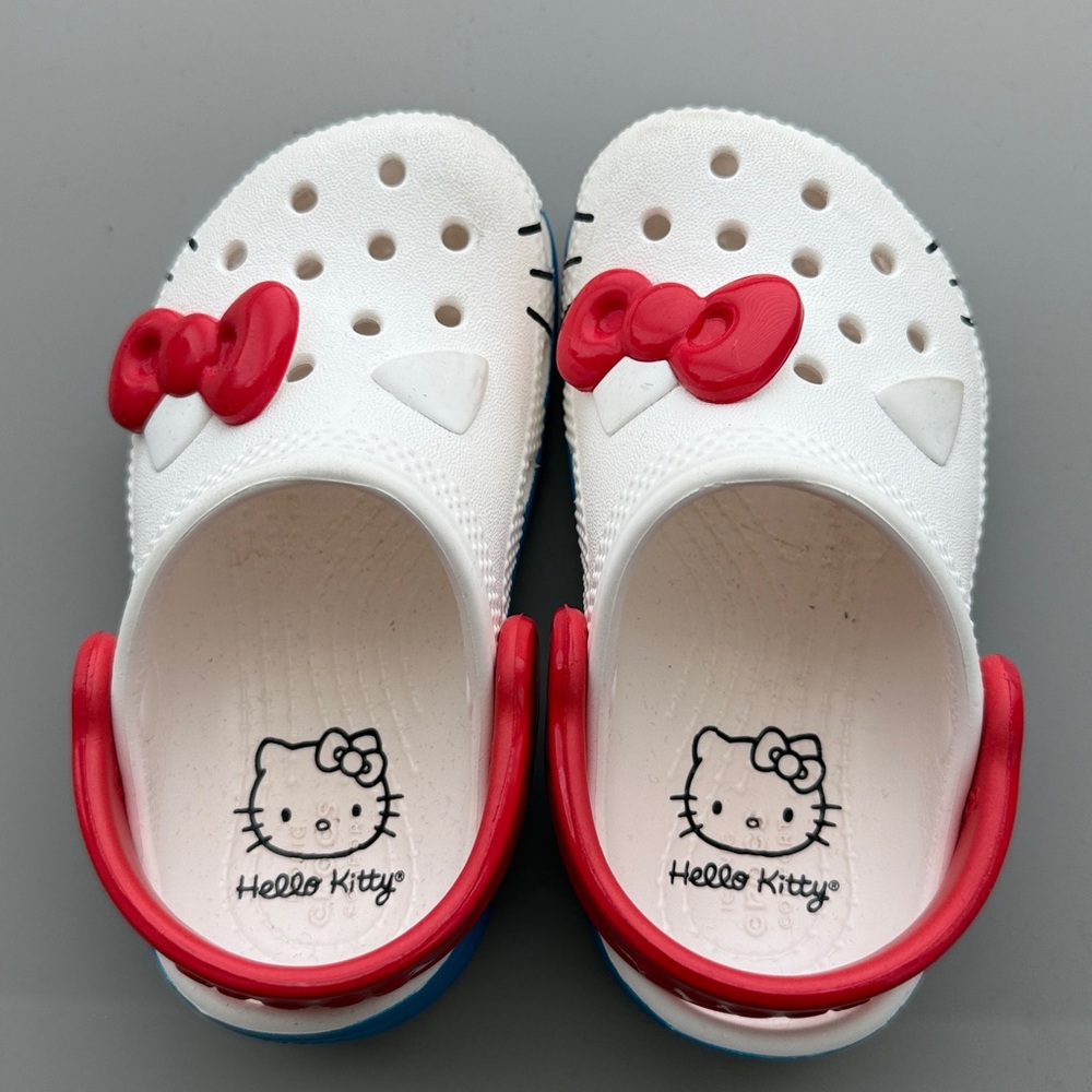 Hello Kitty 7T Crocs